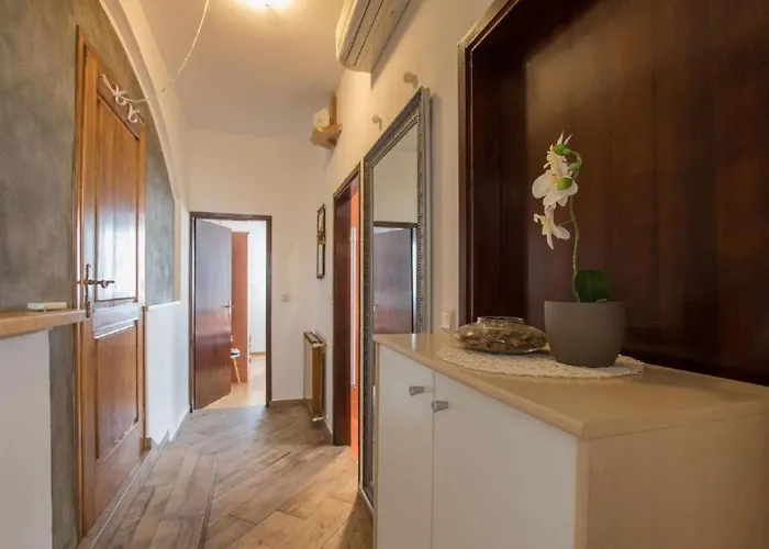Neue In Mit Terrasse By Interhome *