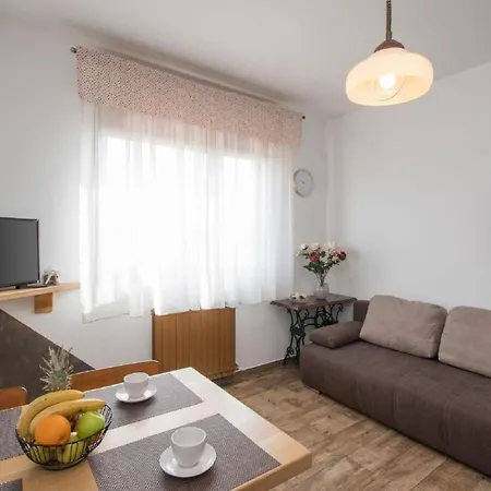 Daire Neue In Mit Terrasse By Interhome Umag