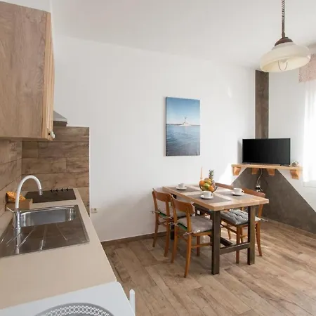 Neue In Mit Terrasse By Interhome ウマグ